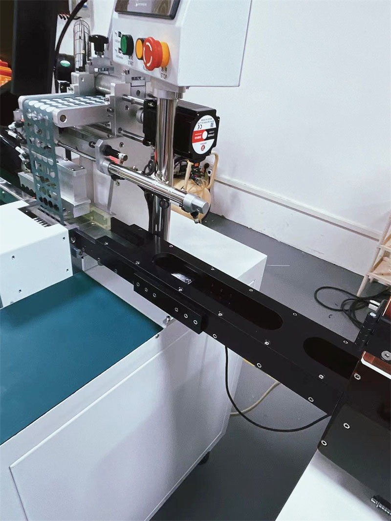 Machine de tri et machine à coller le papier isolant 2 en 1