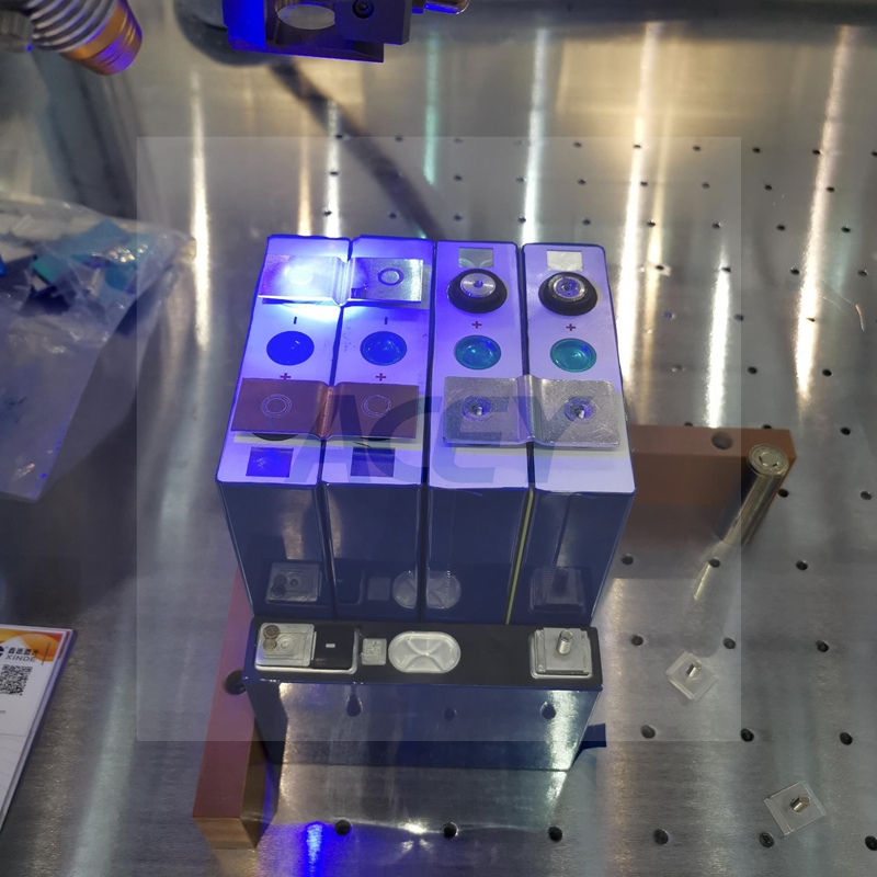 machine de soudure laser de fibre de commande numérique par ordinateur 1500W pour des batteries d'ion de lithium
 